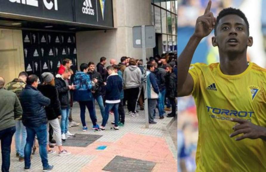 El delantero hondureño Antony 'Choco' Lozano es el futbolista del momento en Cádiz luego de sus grandes actuaciones con el club de la segunda división española. En esta ocasión muchos aficionados decidieron conocer al catracho y el ambiente fue espectacular. Fotos Cádiz.