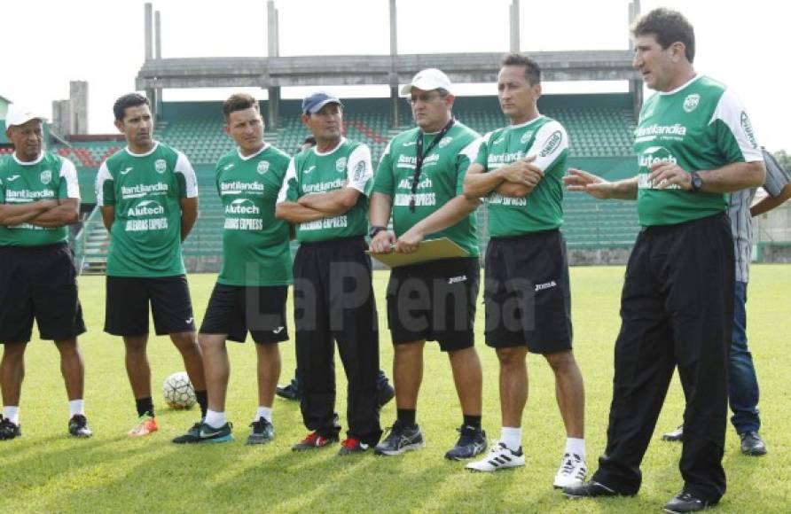 El Marathón comenzó este miércoles su pretemporada bajo el mando del entrenador argentino Héctor Vargas. 'Se arranca un nuevo proyecto con la ilusión de alcanzar el objetivo que nos trazamos. Queremos ir de a poquito conociendo a los futbolistas que tenemos', declaró el exDT del Olimpia.