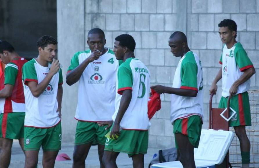 García inició en el fútbol profesional en el 2005 en el Marathón que dirigía el mexicano Juan de Dios Castillo. Con los verdolagas disputó 53 partidos y ganó los títulos de los torneos Apertura 2007-08, Apertura 2008-09 y Apertura 2009-10. Con esta escuadra también disputó cinco partidos de la Liga de Campeones de la Concacaf en la edición 2009-2010.