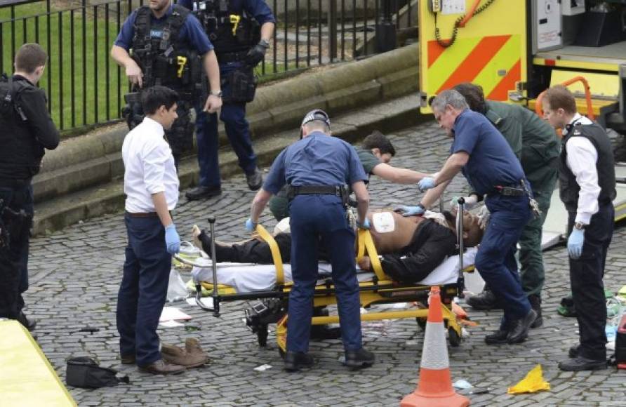 El terrorista, identificado únicamente como un ciudadano británico, fue abatido por la policía.