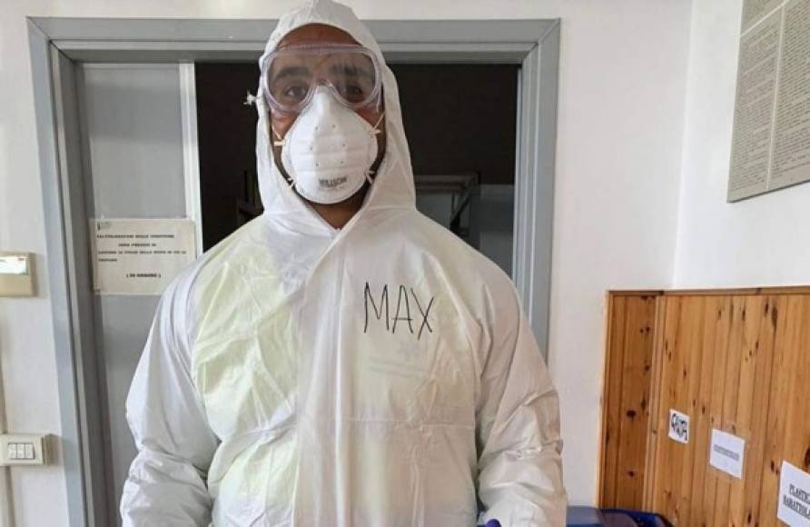 Mbandá, jugador de rugby de la selección italiana, se ha convertido en un héroe en ya que decidió ayudar a las personas que sufren de la pandemia del coronavirus.