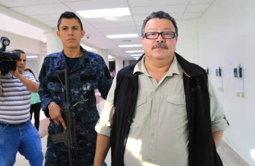 El ex alcalde de San Pedro Sula, Oscar Kilgore, que salió de prisión en marzo de 2018, se encuentra en la lista. Kilgore fue acusado en 2017 por enriquecimiento ilícito y malversación de fondos públicos, siendo la tercera vez que enfrentaba cargos desde que dejó la alcaldía en 2006.