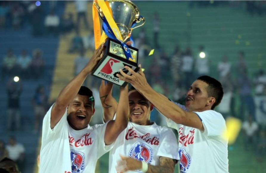 Los jugadores albos celebraron a lo grande el título.