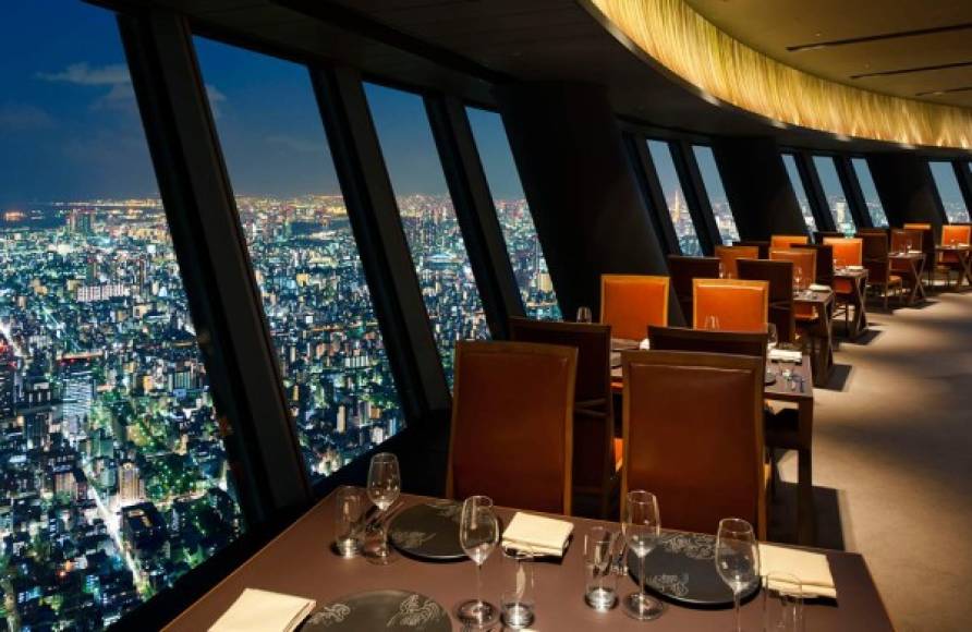 Sky Restaurant 634, se halla en Japón, está ubicado en la torre Skytree, una de las más altas del mundo.El atractivo de este lugar consiste en la vista panorámica que logra apreciarse de la ciudad nipona.Foto:thequalitydocs.com