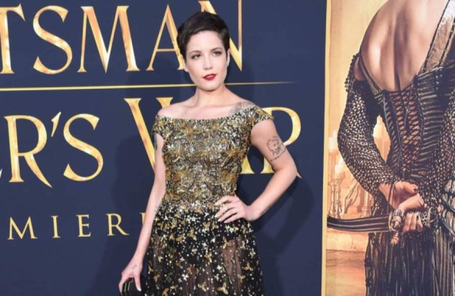 La cantante Halsey (21), famosa por interpretar la canción 'Castle' de la banda sonora de 'Las crónicas de Blancanieves: El cazador y la reina del hielo', sufrió uno de los momentos más duros de su vida durante la gira musical que realizó el año pasado, cuando horas antes de su actuación en el festival Vevo LIFT sufrió un aborto natural. Aunque la joven contempló la posibilidad de cancelar el concierto, finalmente la presión de su equipo y el deseo de no desaprovechar la oportunidad de participar en un evento de tal importancia para su carrera hizo que siguiera adelante, una decisión que posteriormente le haría cuestionarse todos los principios que regían su vida profesional y personal.