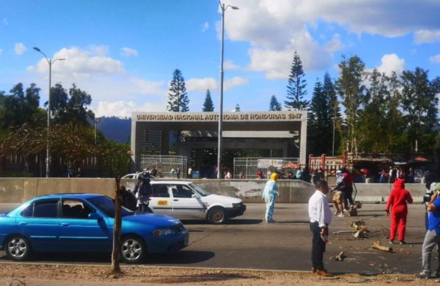 La protesta fue en el bulevar Suyapa de Tegucigalpa, frente a la Universidad Nacional Autónoma de Honduras.