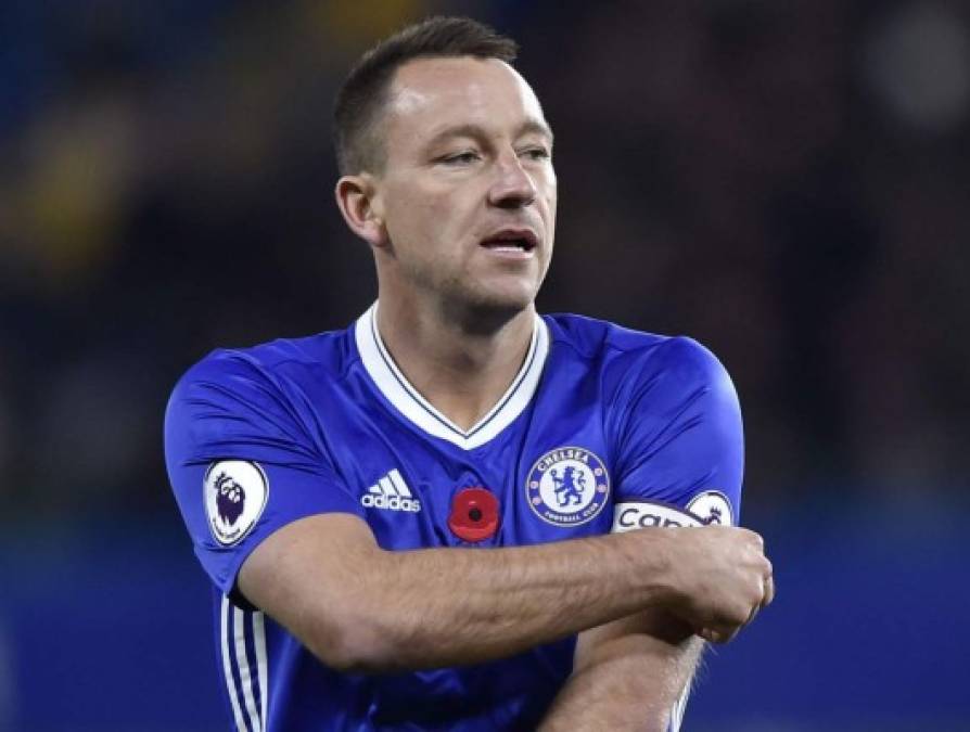 John Terry dejará el equipo de sus amores al término de la presente temporada. El legendario capitán del Chelsea FC harás las maletas el próximo 30 de junio en busca de un nuevo reto. Y pese a que todo parecía indicar a la MLS, la realidad es que varios clubes de la Premier League quieren ‘retener’ al veterano central en Inglaterra. Tal y como publica ‘Mirror’, el Bournemouth, el West Bromwich Albion y el West Ham United, el Crystal Palace y el Swansea City han mostrado interés.