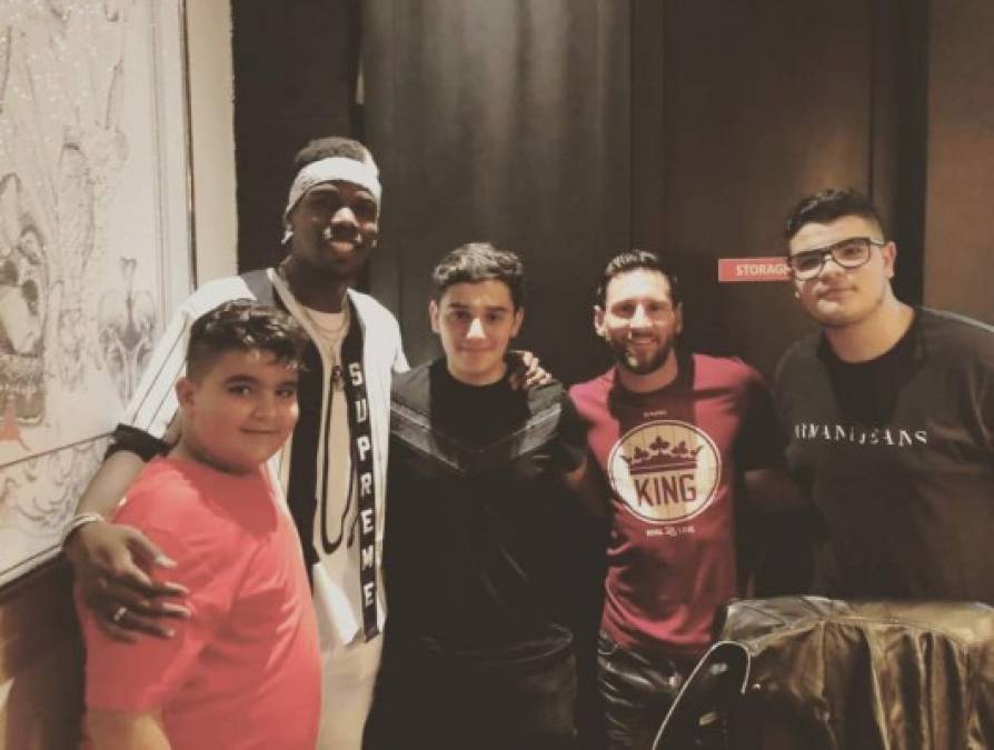 Los aficionados han aprovechado para tomarse fotos con Messi y Pogba en Dubai.