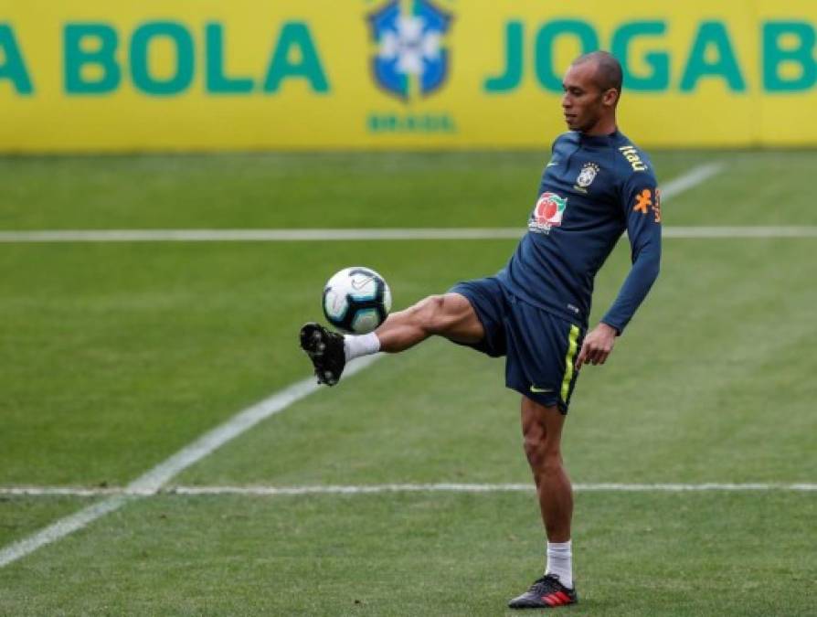 El defensa central João Miranda es uno de los cambios de Tite. Se quedará en el banquillo, dejando su lugar a Thiago Silva.