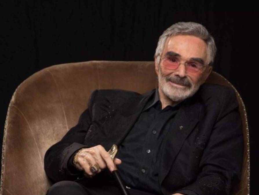 Burt Reynolds <br/>No solo los actores jóvenes tienen problemas con amasar fortunas: leyendas como Burt Reynolds acabó con una cuenta bancaria modesta pese a sus 50 años de trayectoria.<br/>