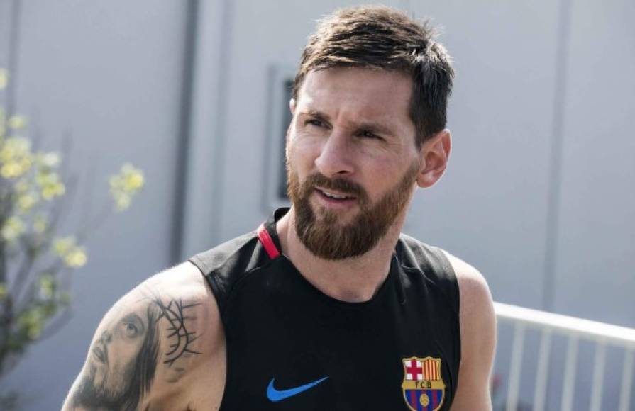 El Manchester City estaría dispuesto a pagar los 300 millones de euros de la cláusula de Leo Messi y amenaza con sacarlo del Barcelona. Además el argentino ya sigue al club en su red social de Instagram.