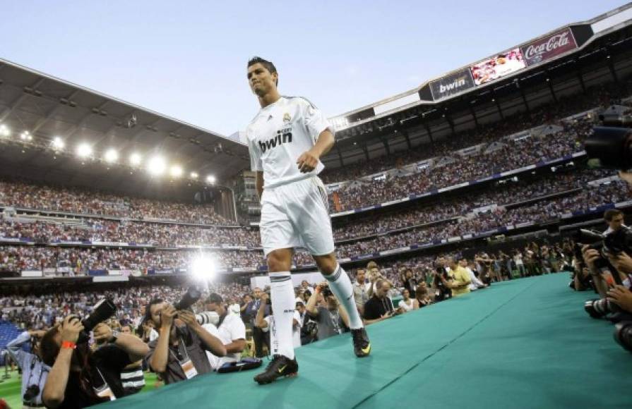 2. Cristiano Ronaldo (del Manchester United al Real Madrid en 2009), 96 millones de euros.
