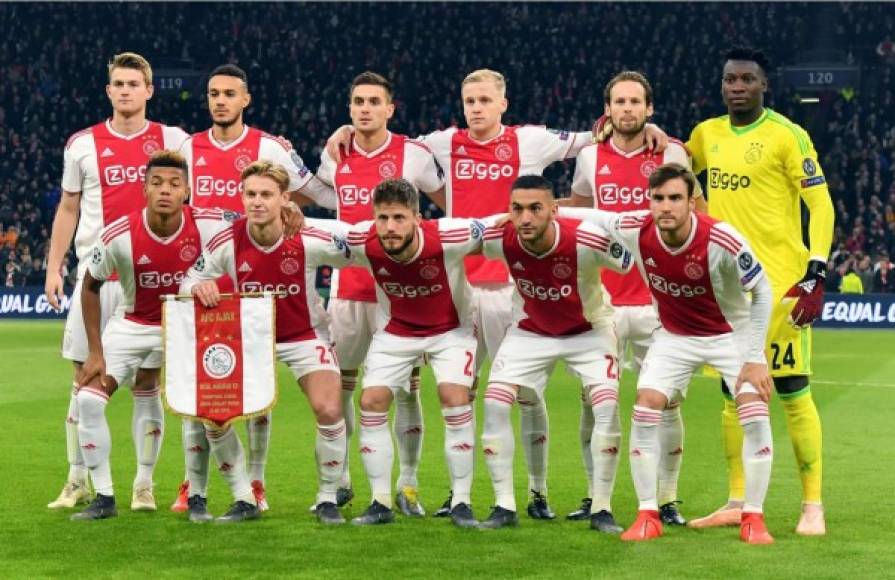 Imagen posada del equipo titular del Ajax contra el Real Madrid.