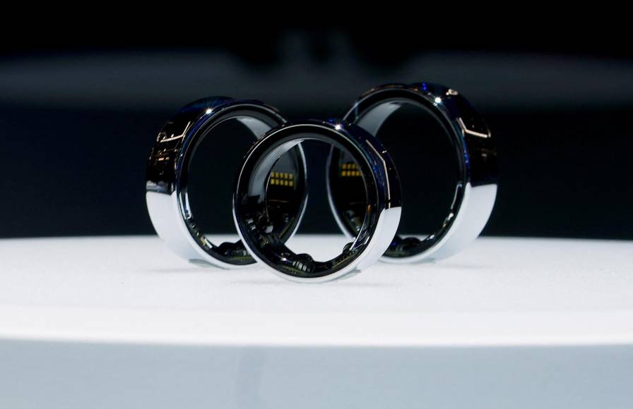 La empresa surcoreana Samsung presentó en Barcelona por primera vez al público su “Galaxy Ring”, un anillo inteligente. Adaptable a todos los tamaños y disponible en tres colores, dorado, plata y negro, el anillo se comercializará en la segunda mitad de 2024. 