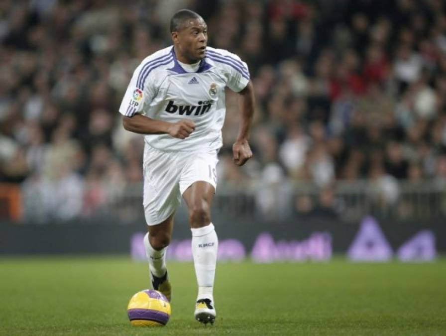 Julio Baptista: El experimentado jugador brasileño, que militó en su momento en clubes como Real Madrid, Arsenal, Sevilla, Málaga, podría enrolarse en el proyecto del modesto Bolton Wanderers, que milita en la Championship británica, equivalente a la segunda de Inglaterra. Se encuentra a prueba.