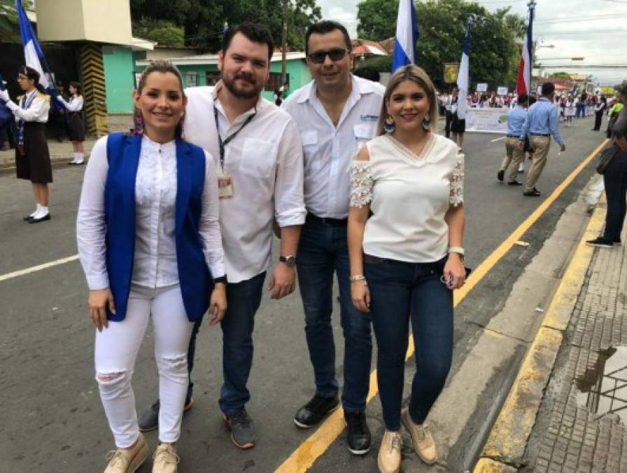 Nuestro equipo de LA PRENSA TV (izq a der.) Tanya Rodríguez, Juan Francisco García, Germán Briceño y Joselin Mcfield demostró su fervor patriótico compartiendo con la audiencia desde primeras horas de la mañana.