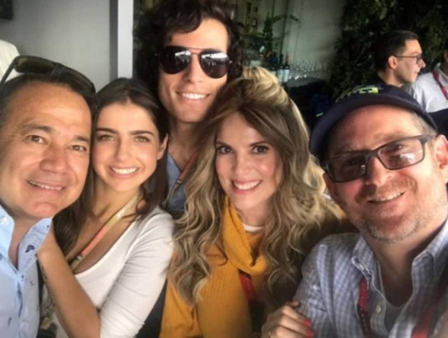 'Una tarde muy chevere!!! De autos, amigos y risas!!. Gracias' escribió Maritza en su Instagram. En la imagen aparece acompañada de varios actores, entre ellos Danilo Carrera, Jorge Gallegos, Michelle Renaud, el director Nicandro Díaz y su esposo Joshua Mintz.