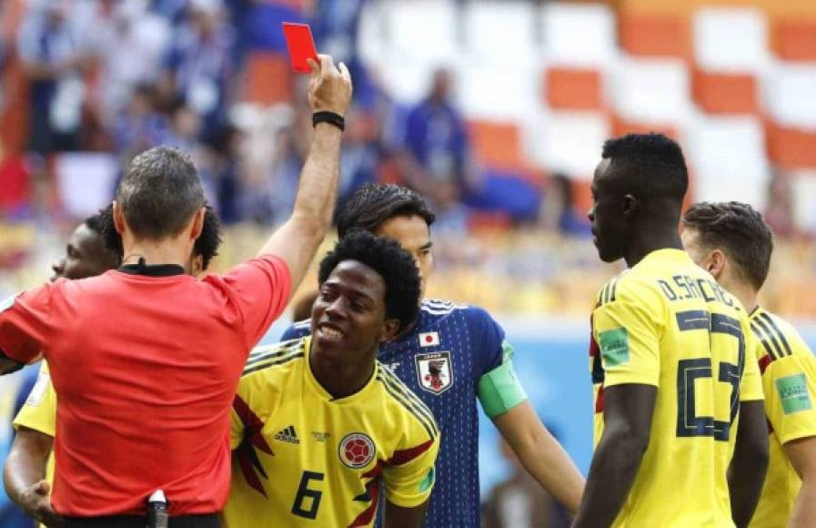 Los árbitros solamente han mostrado cuatro tarjetas rojas en el Mundial. La primera fue para el colombiano Carlos Sánchez. Foto AFP