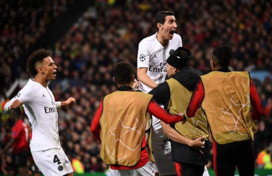 El PSG dio un paso importante para pasar a cuartos de final de la Champions al ganar este martes en campo del Manchester United por 2-0. Mira las imágenes más curiosas del encuentro; una cerveza fue protagonista. FOTOS AFP.