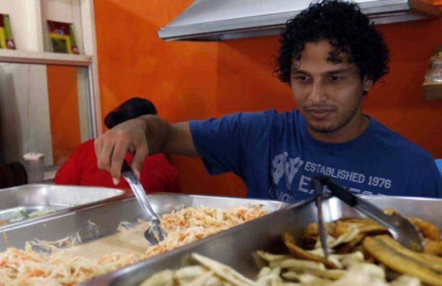 Luis Lobo: El delantero hondureño inauguró hace un par de años un restaurante en Puerto Cortés.