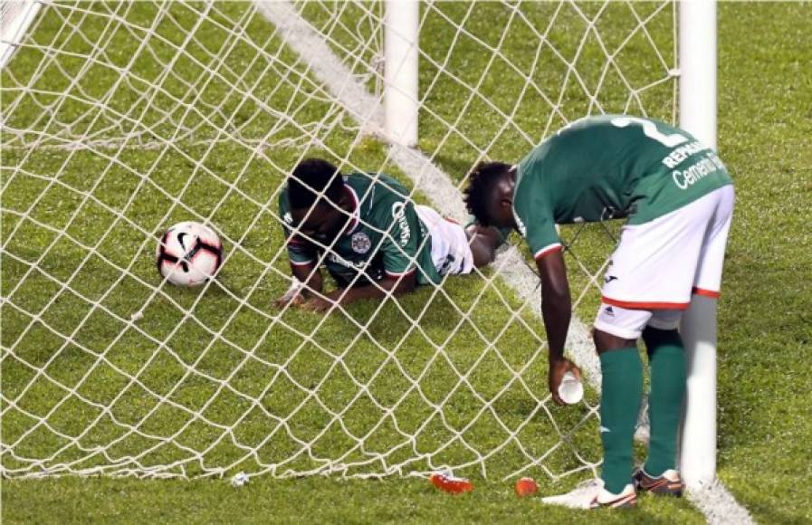 Los jugadores del Marathón quedaron humillados por la goleada sufrida ante Santos.