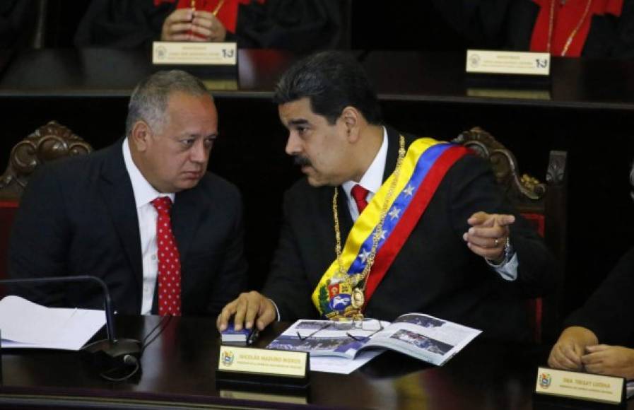 EEUU ofreció 15 millones de dólares por cualquier información que lleve al arresto de Maduro y 10 millones por Diosdado Cabello, el presidente de la Asamblea Nacional Constituyente (ANC) y uno de los hombres fuertes del chavismo.