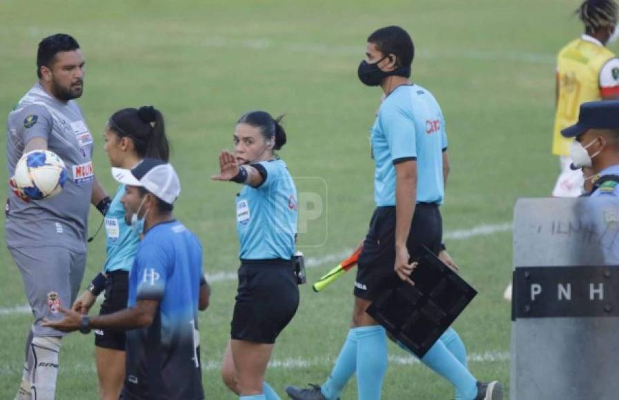 Melissa Pastrana pitó un polémico penal que le terminó dando el triunfo a Real Sociedad frente a Honduras Progreso y tras el final del partido fue objeto de reclamos por el club progreseño.