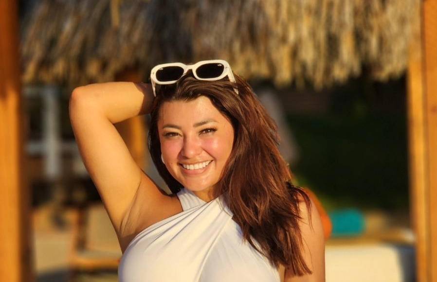 En sus historias de Instagram, la presentadora se le ve disfrutando del comienzo del verano.