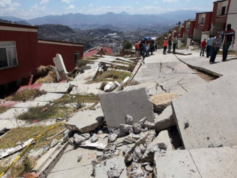 Los ciudadanos afectados exigen justicia a las autoridades y que se les devuelva el dinero invertido, pues aseguran que muchos han huído de este lugar por el peligro que representa.