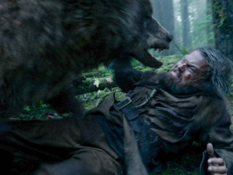 Los estudios Fox aclararon que el actor que se hizo mundialmente famoso con Titanic no sufre una violación por parte de un oso en la película 'The Revenant'.