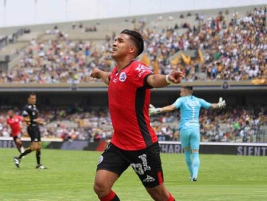 Michaell Chirinos: El Necaxa de la primera divisón de México es otro de los clubes que quiere al delantero hondureño luego de su buena participación con Lobos BUAP.