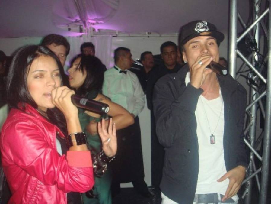 Alrededor del año 2010 pasó a formar parte de las coristas del reguetonero colombiano Reykon.