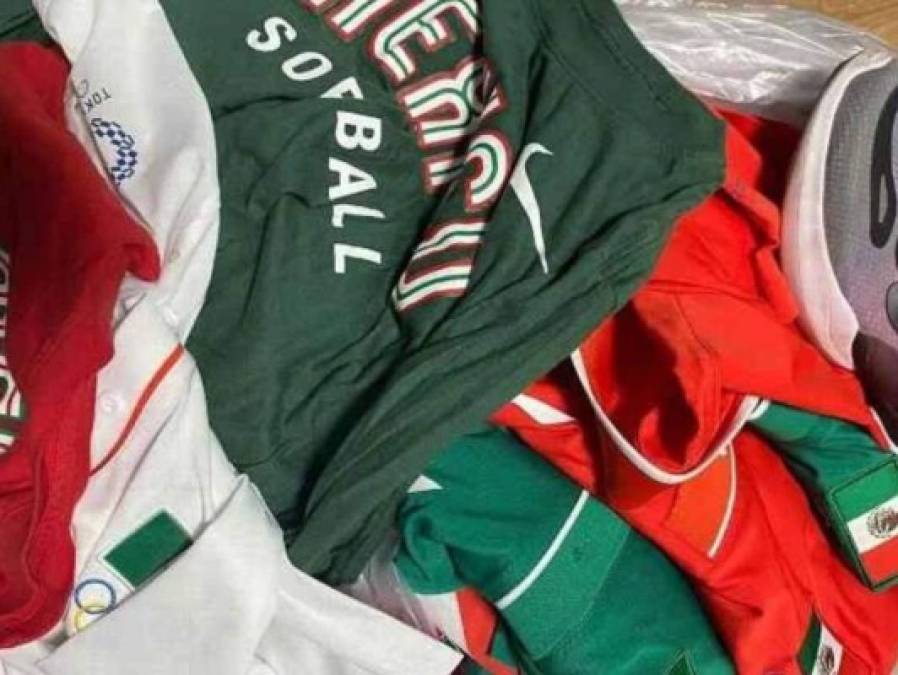Las boxeadoras mexicanas publicaron algunas imágenes en sus redes sociales en las que se ven los distintos uniformes de sóftbol que el Comité Olímpico Mexicano dio a las deportistas para su participación olímpica y que terminaron con un cuarto lugar.