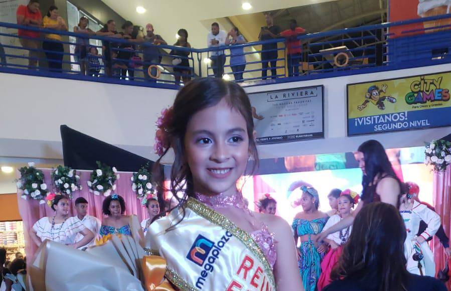 Yanela Zablah es la reina de la feria Isidra infantil 2024. 