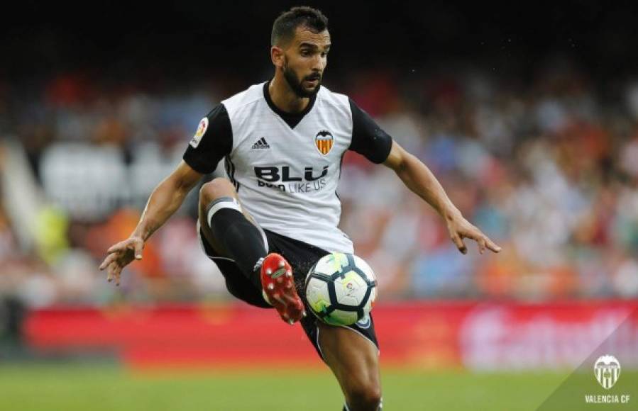 El Real Betis ha contactado con el Valencia para interesarse por el fichaje del lateral derecho Martín Montoya (27 años, 1,75 metros).
