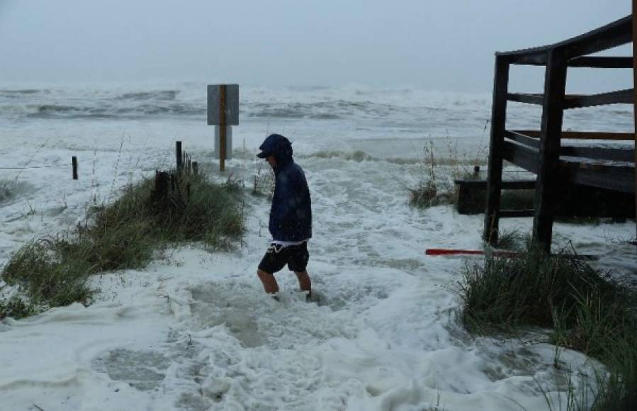 El NHC advirtió en su más reciente boletín que el nivel del mar está 'subiendo rápidamente' y de un posible nuevo fortalecimiento de este huracán 'potencialmente catastrófico'.