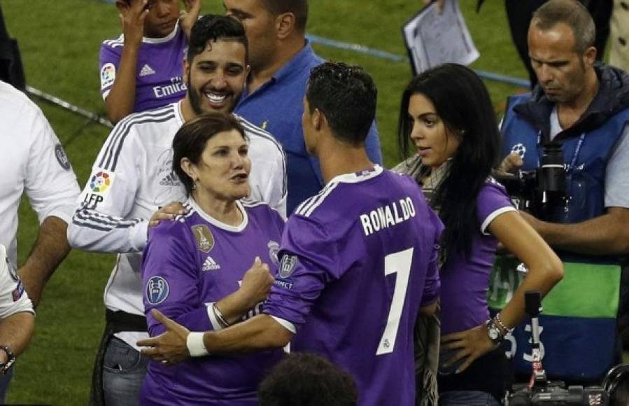 La madre de Cristiano Ronaldo también estuvo presente en la celebración.