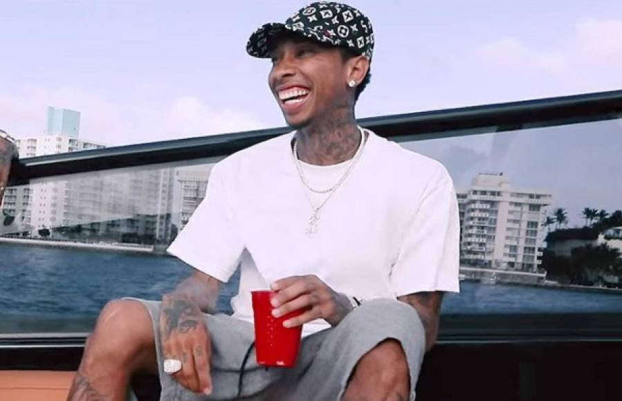 'Que no, que ese niño es mío', aseguró Tyga en su cuenta de Twitter junto a varios emoticonos de demonios y un enlace a un artículo que afirmaba que su ex iba a convertirse en madre junto a Travis.<br/>