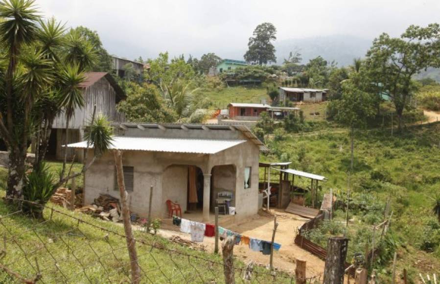 Alrededor de 50,000 personas viven en la montaña en más de 15 aldeas, esta es la de Santa Teresa.
