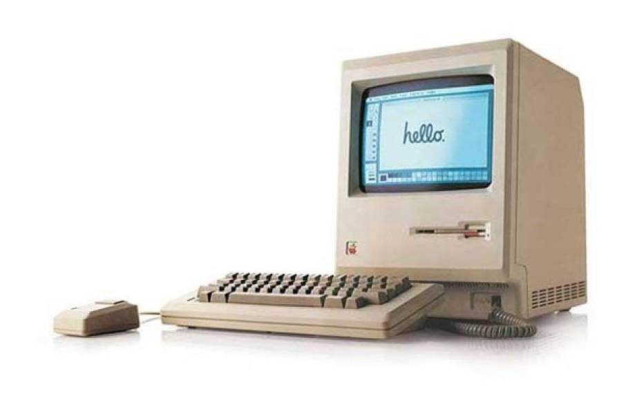 El legendario computador Macintosh hizo su debut en 1984 y mostró el prototipo de un computador moderno con todos sus accesorios, en particular uno que todavía se usa: el ratón. Su interfaz a base de íconos sobre la pantalla se adelantó varios años al Windows de Microsoft.