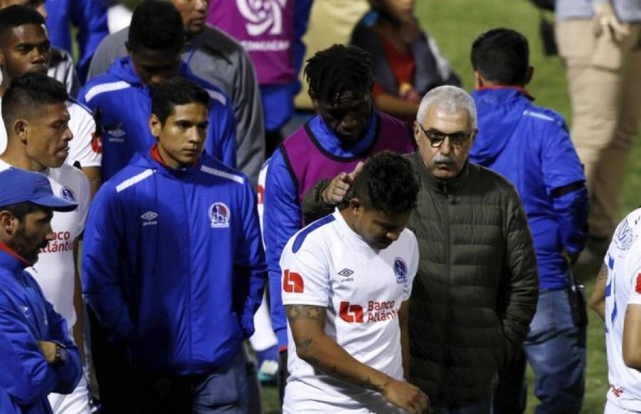 Lágrimas en algunos jugadores del Olimpia tras perder el título contra el Motagua.