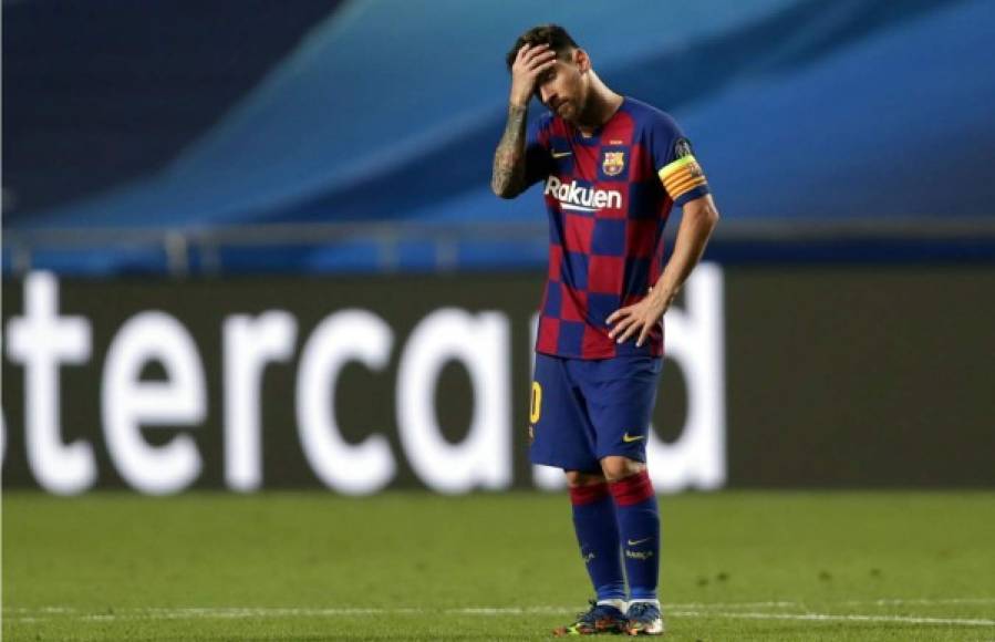 Messi se llevó las manos a la cabeza tras el partido.