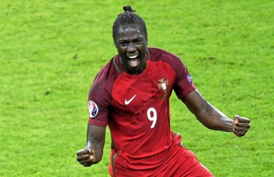 TOPSHOT - Portugal's forward Eder celebrates after scoring a goal during the Euro 2016 final football match between Portugal and France at the Stade de France in Saint-Denis, north of Paris, on July 10, 2016. / AFP PHOTO / MIGUEL MEDINA