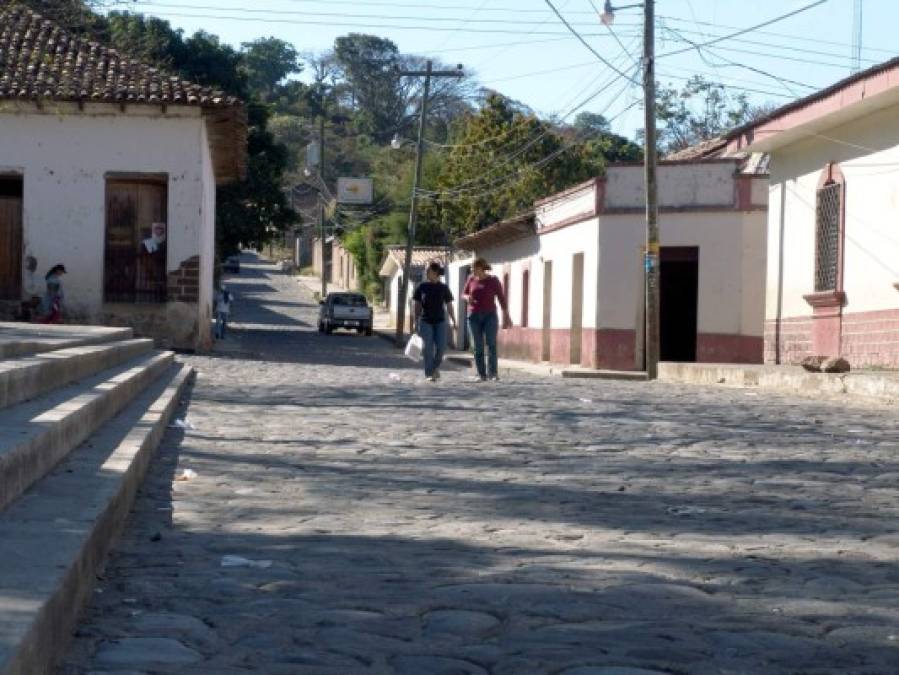 Un recorrido por las calles tranquilas de Sabanagrande en el departamento de Francisco Morazán.