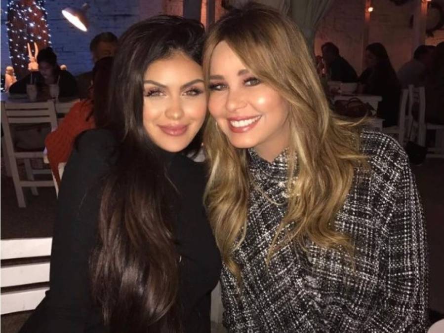Alexa publicó en su cuenta de Instagram una foto en donde aparece junto a su madre, la presentadora Myrka Dellanos.<br/>