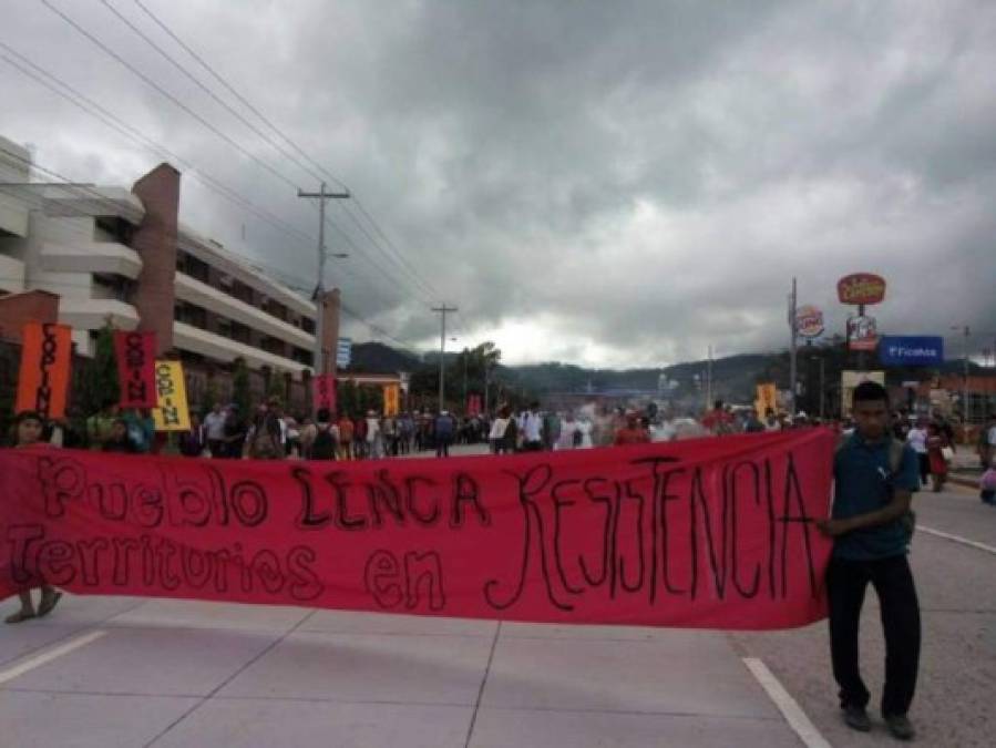 La Policía Nacional de Honduras desalojó por la fuerza a los miembros del Consejo Cívico de Organizaciones Populares e Indígenas (Copinh) que realizaban una marcha en Tegucigalpa frente a las instalaciones del Ministerio Público.