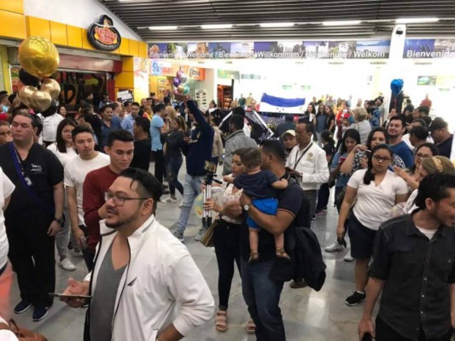 El aeropuerto de San Pedro Sula lució abarrotado.