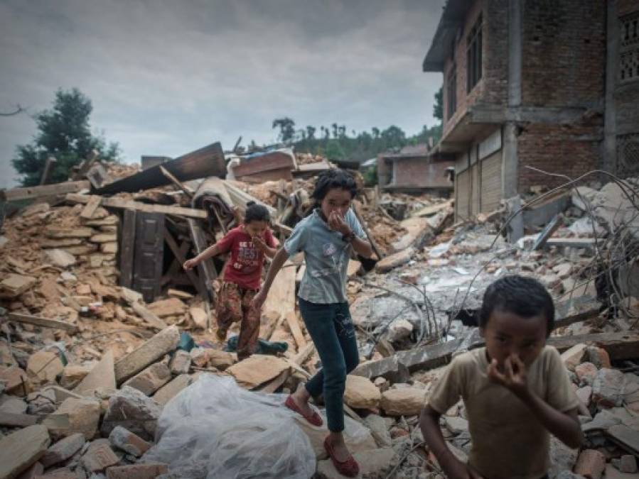 3. Nepal: El Gobierno de EEUU canceló la semana pasada el TPS a aproximadamente 9.000 nepalíes, pero les dará un periodo de 12 meses, hasta junio de 2019, para abandonar el país o buscar una vía de regularización.<br/><br/>El Departamento de Seguridad Nacional (DHS) justificó la decisión en que 'las condiciones en Nepal han mejorado notablemente' desde que un terremoto de magnitud 7,8 azotara al país asiático en 2015, en el que fue el sismo más grave que sufrió esa nación en los últimos 80 años. Ese desastre natural, según datos oficiales, mató a más de 8.000 personas y dejó a 3,5 millones de personas sin hogar.<br/>