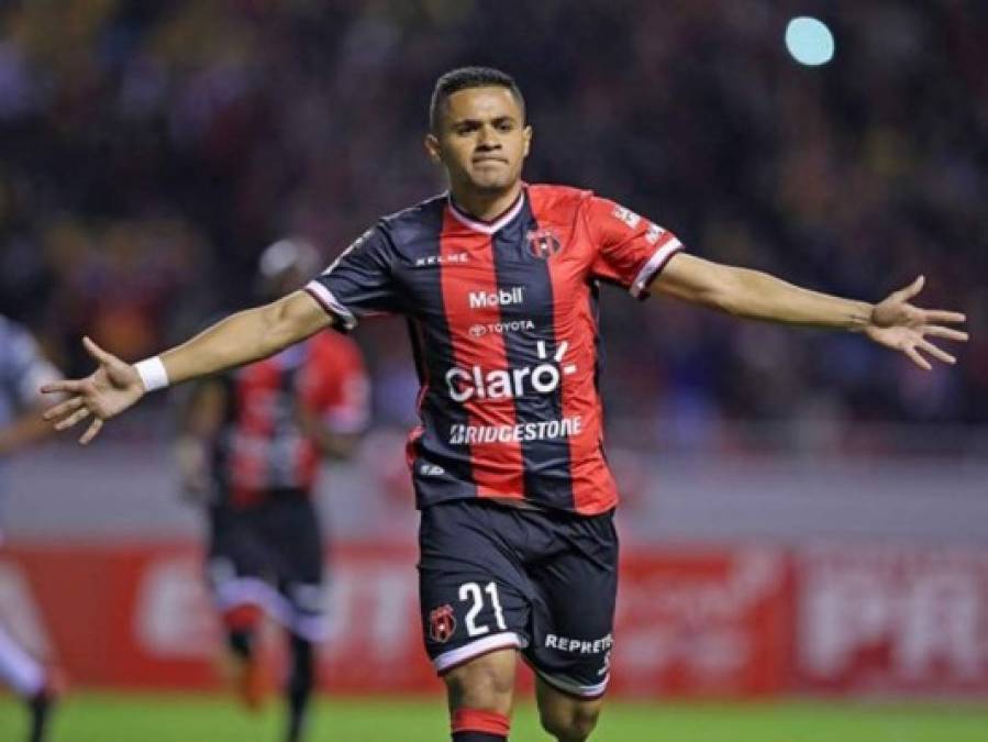 Roger Rojas: El atacante del Alajuelense de Costa Rica es otro de los delanteros que puede estar en la convocatoria de Tábora.