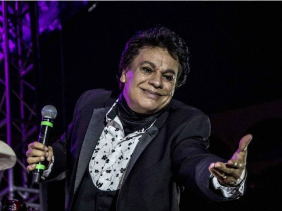 Su destacada trayectoria como un cantautor, actor, compositor, intérprete, músico, productor discográfico y filántropo mexicano le valieron para ganarse el cariño de su publico, quien lo bautizó como 'El Divo de Juárez'.